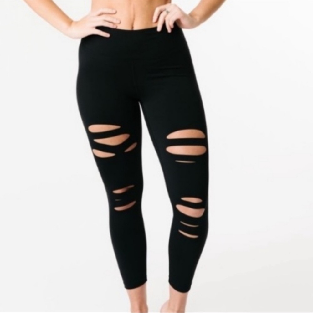 Zyia Black Distressed (14/16)